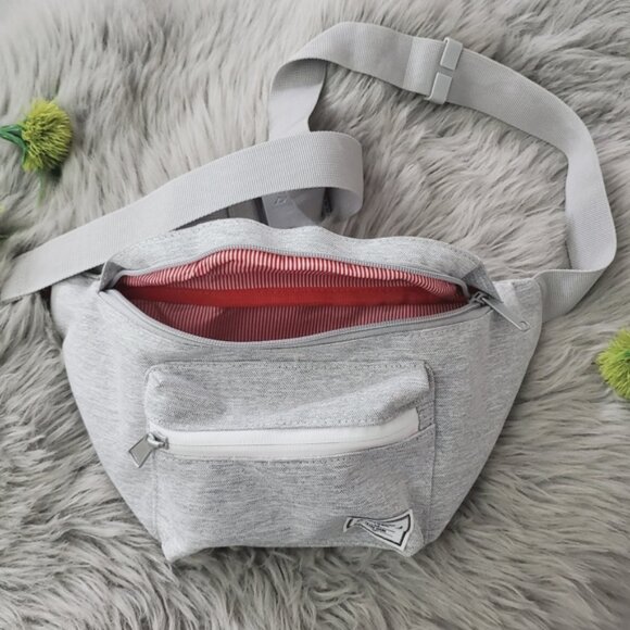 The HERSCHEL Supply Co. "Seventeen" Light Heather Gray Waist Bag- NWT- rare - Picture 3 of 16